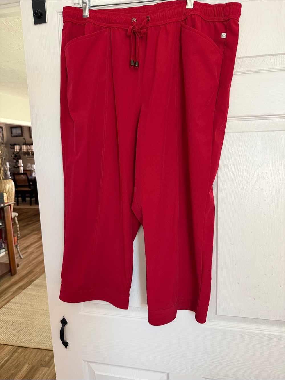 Women's cranberry color Drawstring Capri Pants